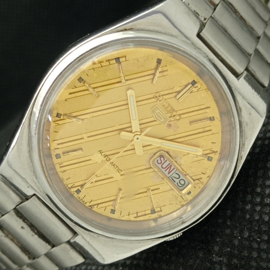 Vintage 1984 Seiko Automatic Mens Silver Watch WDaydate  Gold Accents
